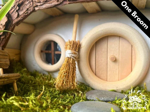 Mini Straw Broom